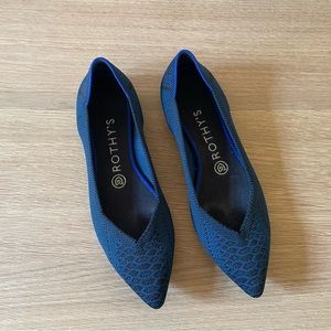 Rothy’s size 8 teal python pointed flats